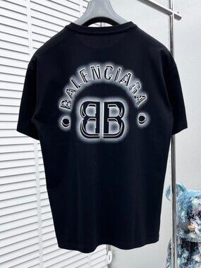 Retro Distressed Gradient Typo Black T-shirt - Urban Streetwear Tee